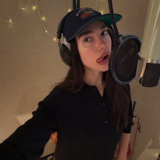 acervo dua lipa tweet media