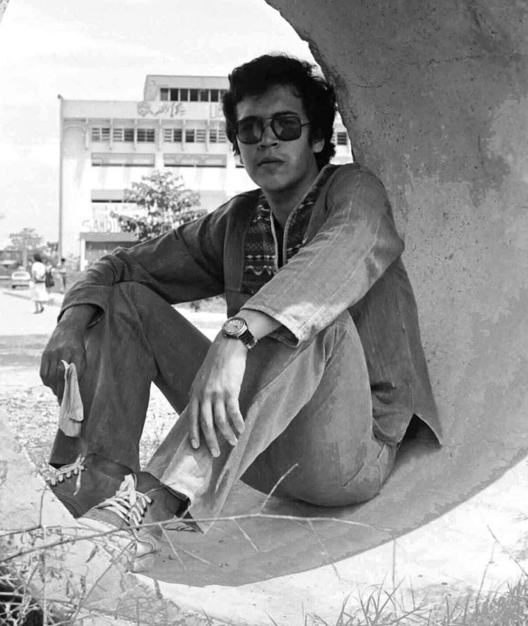 HistoriasAl_SV's tweet photo. 04/07/1981. Es capturado y luego desaparecido Edgar Mauricio Vallejo Marroquín. Poeta, narrador y cantautor. Era militante de las FPL y dirigente del Movimiento de Cultura Popular-MCP. https://t.co/xv4f6E0aZ0