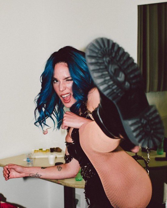 throwbackhals's tweet photo. On this day 7 years ago, July 4th 2019, Halsey posts photos backstage at MTV MIAW. 

“mama said knock u out 
💪🏽🕷⛓💎
 @donslens” https://t.co/nJBSwsiPiY