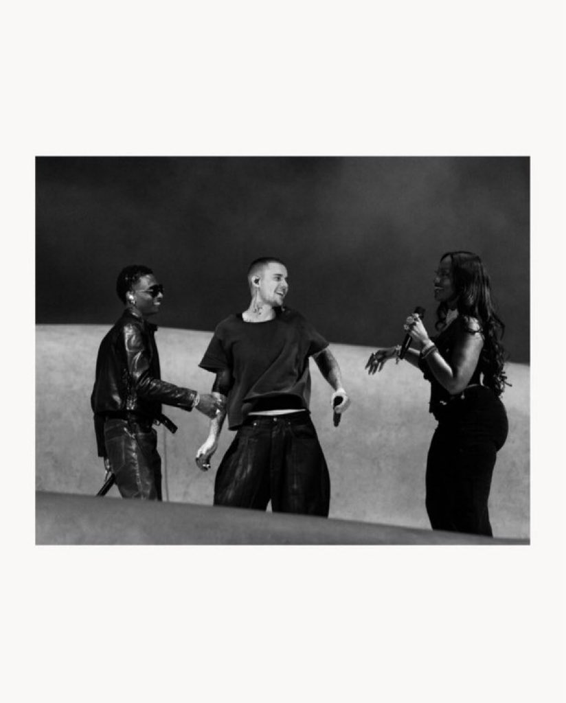 chartradar_'s tweet photo. Billboard ranked Wizkid and Justin Bieber featuring Tems’ “Essence (Remix)” as Justin Bieber’s 20th-biggest hit on the Billboard Hot 100. https://t.co/7scRjR4TRt