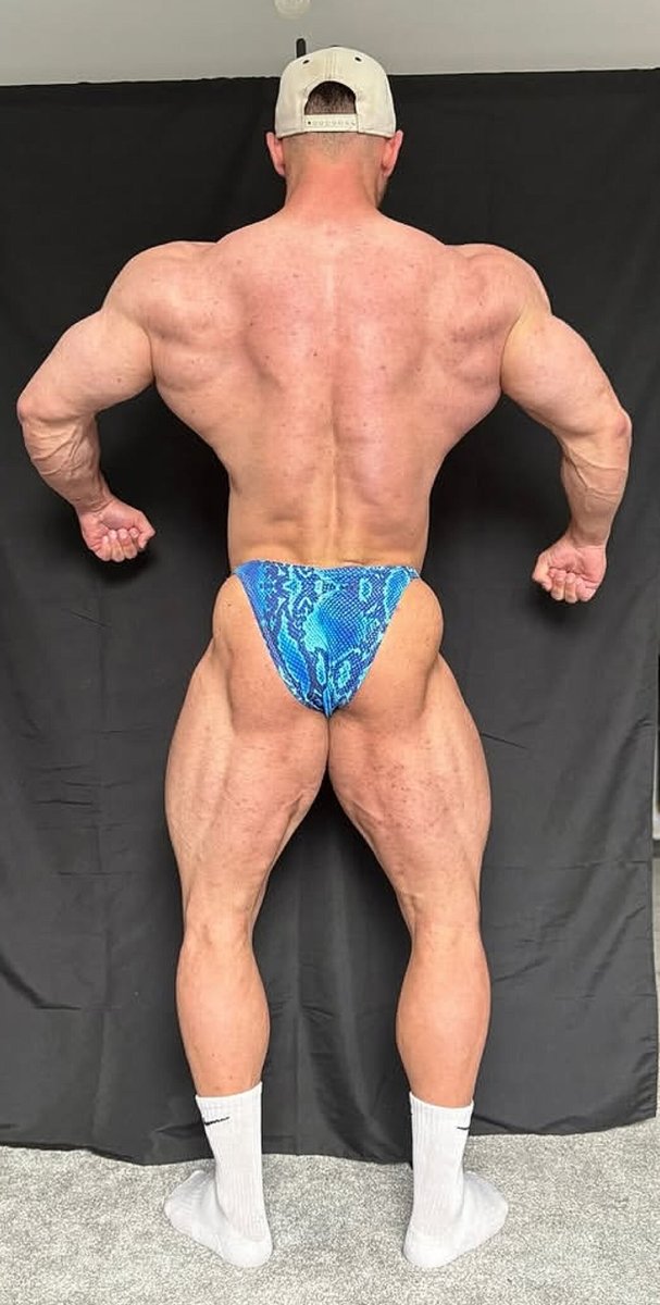 BodybuildersHOT's tweet photo. π https://t.co/uEXdjeEI9s
#bodybuildingbackstage #tanningsession #bodybuilding #culturismo #palestrato #culturista #tan #bronzed #backstage #muscles #bodybuildingtan #protan #ifbbpro #bodybuilder #bodybuildingmotivation https://t.co/wzT4J08dBV