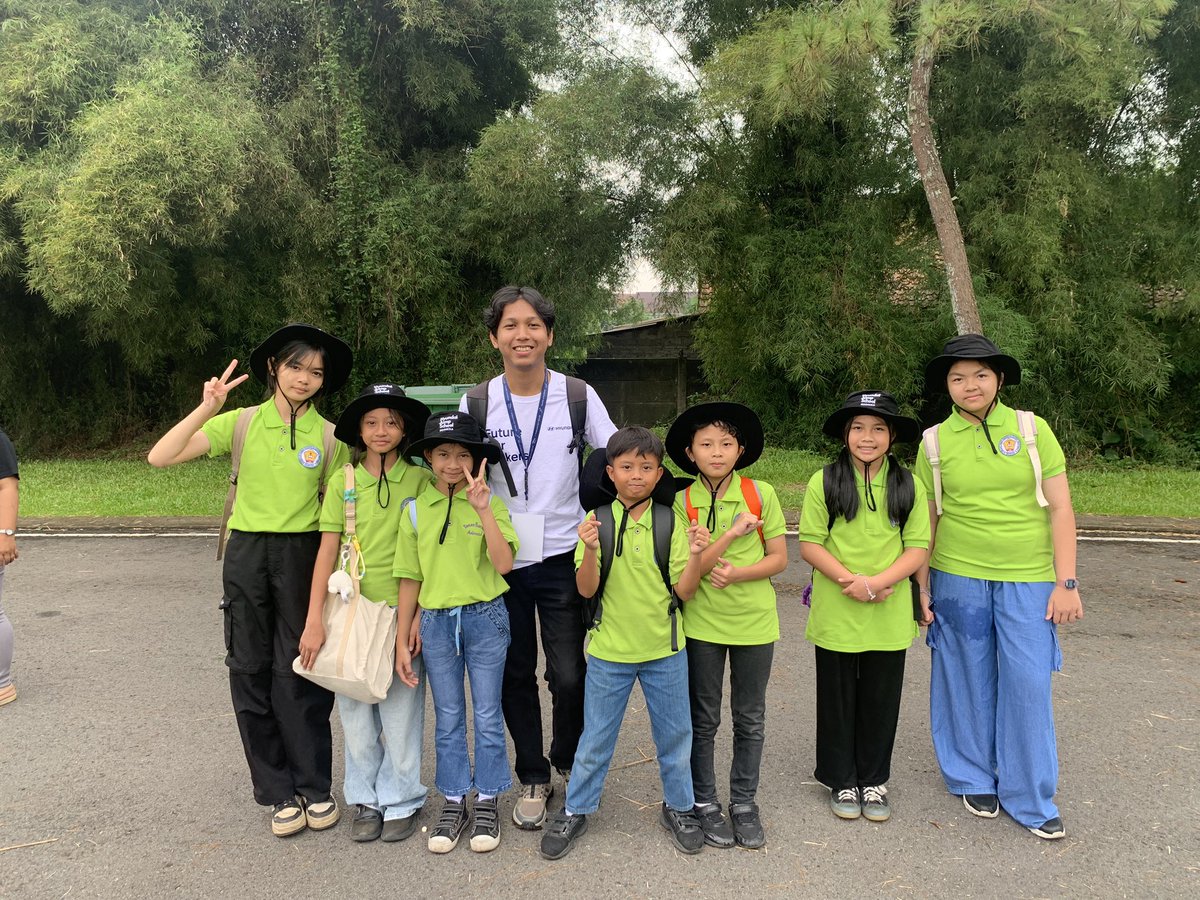 farhanzmf's tweet photo. YESS LOVE HYUNDAI JUMP SCHOOL, banyak banget kegiatan serunya, ngajar adik adik sekolah bareng temen satu learning centre, mentoring karier sama professional mentor, dan ada company visit ke Hyundai Motor Manufacturing Indonesia 😍 https://t.co/ypLoQyTZHH