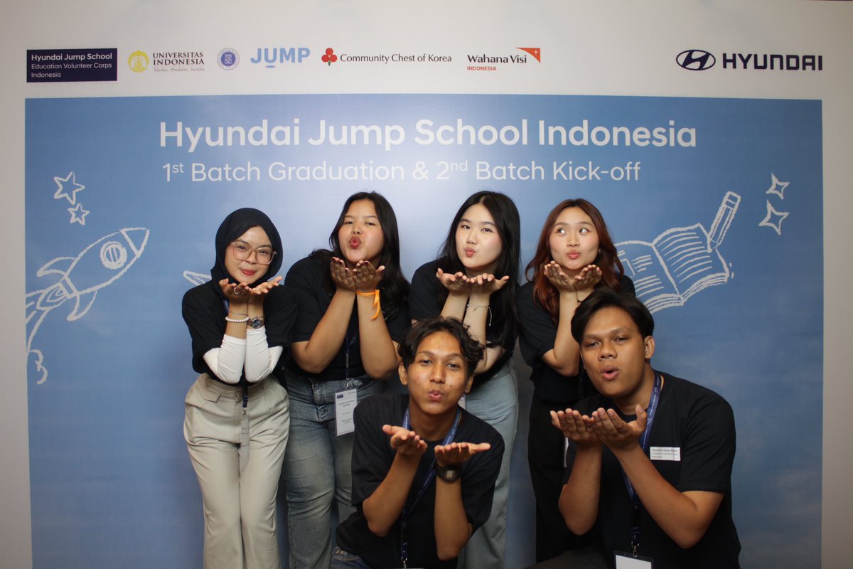 farhanzmf's tweet photo. YESS LOVE HYUNDAI JUMP SCHOOL, banyak banget kegiatan serunya, ngajar adik adik sekolah bareng temen satu learning centre, mentoring karier sama professional mentor, dan ada company visit ke Hyundai Motor Manufacturing Indonesia 😍 https://t.co/ypLoQyTZHH