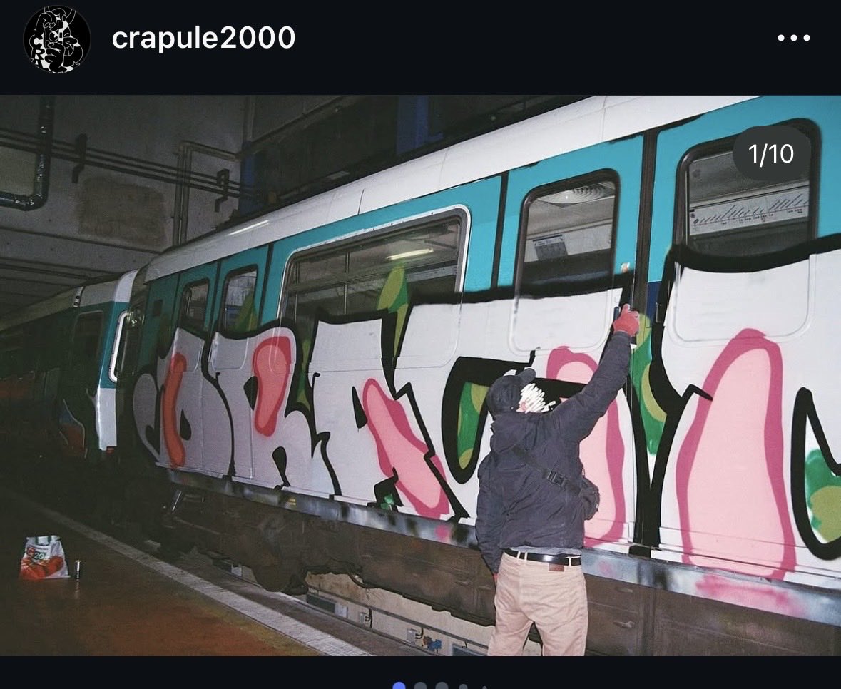 audmr's tweet photo. Bonjour @RATPgroup @ClientsRATP : toujours le même qui saccage vos stations et rames. Quand allez-vous enfin porter plainte contre lui ? Son nom est Lucas Kalfon. https://t.co/TnB0AiiXUh