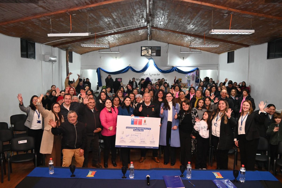 MinMujeryEG's tweet photo. Queremos que más mujeres puedan trabajar y mantenerse en sus empleos sabiendo que sus hijos están cuidados tras el colegio. Por eso, ministra Judith Marín y autoridades de @SernamEGChile y de la comuna de San Ignacio anunciaron extensión del Programa 4 a 7 en sector Pueblo Seco. https://t.co/KGn34XNmMv