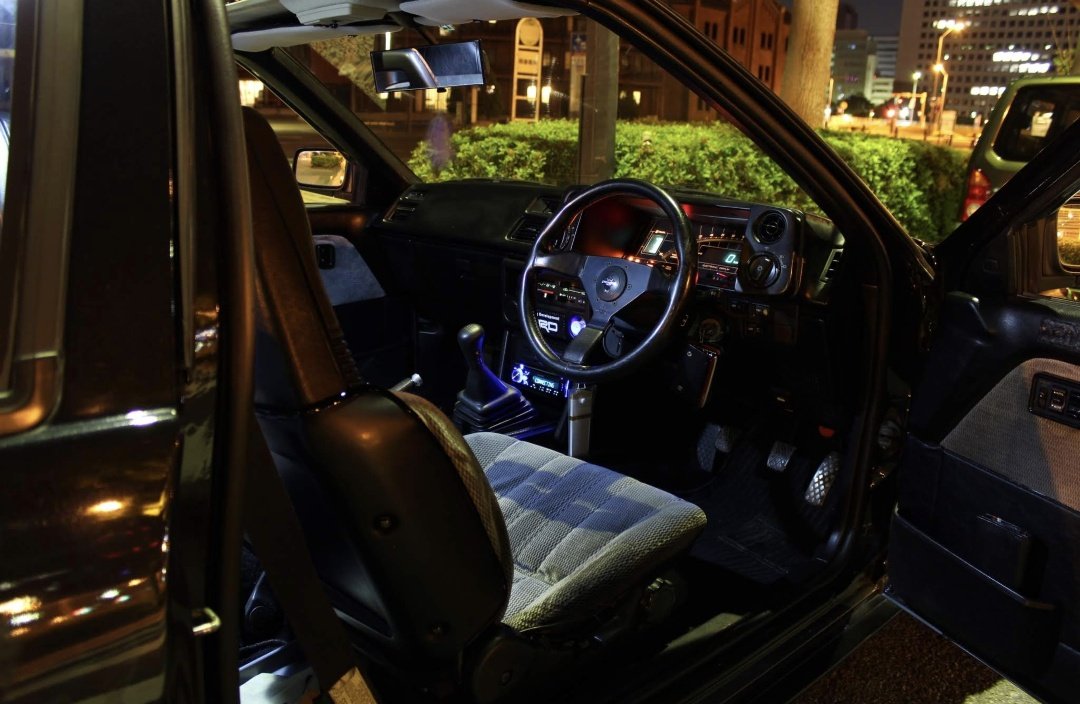 keichan_ae86's tweet photo. 当時はトレノがオプション満載で
 スポーツパッケージ
電動サンルーフ(スポットランプ付き)
エレクトロニックディスプレイメーター
ワンタッチ式パワーウィンドウ
イントラ＋ホイールアーチモールセット
サイドバイザー(M) 

上記内容でフルオプション目指していたから懐かしい笑 https://t.co/BqtF9IhsKc