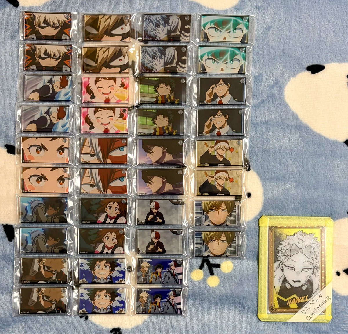 mikaturu35's tweet photo. 【交換】
僕のヒーローアカデミア ヒロアカ アクリルキーホルダー コレクション vol.5 vol.6 アクキー

譲）画像1.2

求）荼毘8.ホークス（画像3）

◎爆豪は荼毘との交換のみ。荼毘の交換が決まりましたらホークスとの交換も可能。
◎郵送のみ。

検索からでもお気軽にお声掛け下さい。 https://t.co/cUZUv62BCK