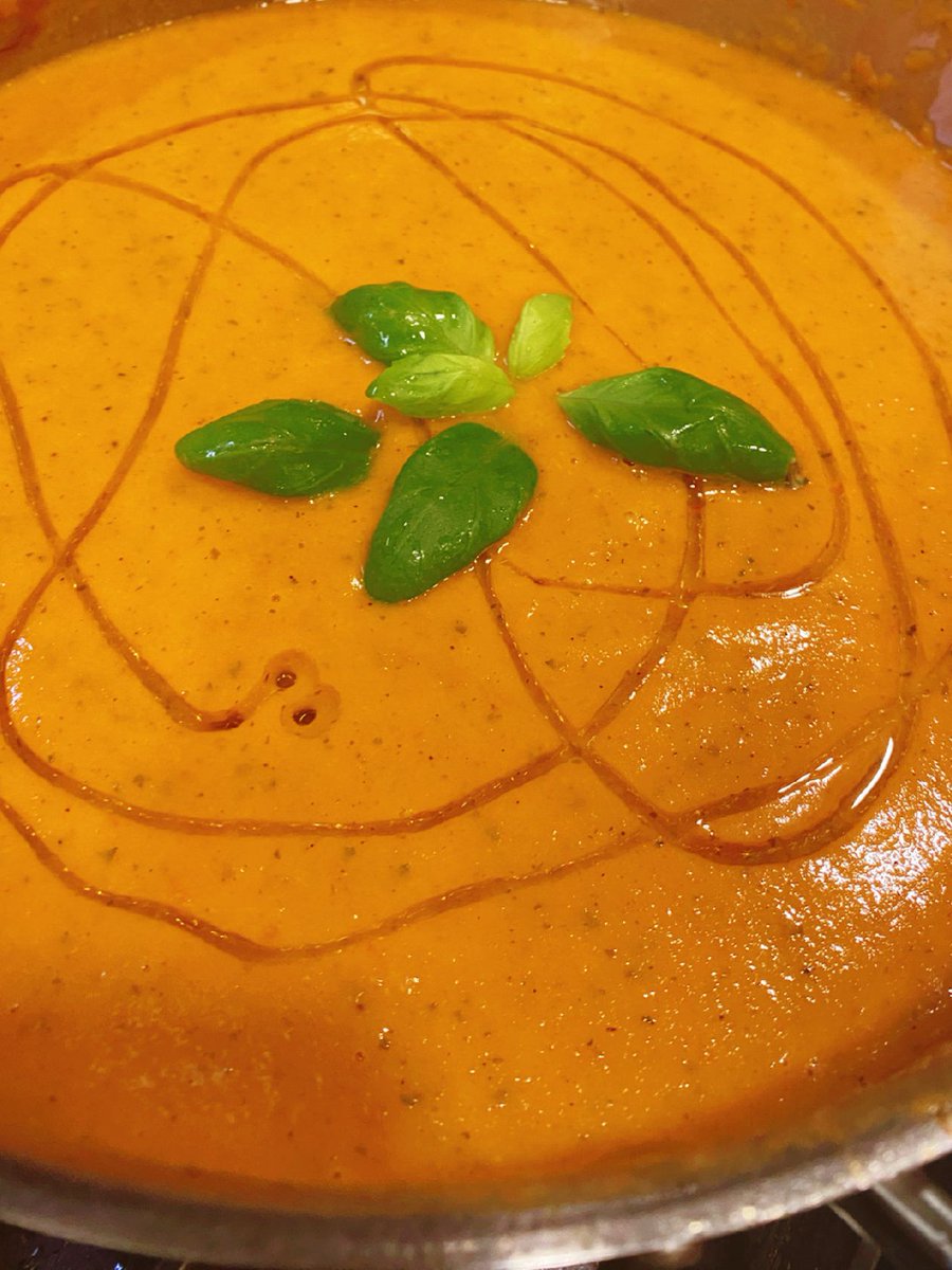 FabianEstey's tweet photo. Just had the coziest lunch: homemade tomato basil soup with a buttery grilled cheese sandwich. 10/10 comfort food vibes on a busy Tuesday! https://t.co/EglXIlHICD