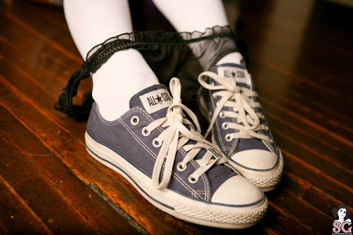 fetish_converse's tweet photo. Phecda – Game Cube (Suicide Girls) ***Old Edition***

@chicksinchucks @NinoDolce9 @converse_daddy @Edwinvdenden @Angeenconverse2 @Dood7479John @simon1831 @usedhubby

#ConverseFetish #Converse #GirlsWearingChucks #Chucks #sneakerfetish #snfet https://t.co/Jtb6pUImgJ
