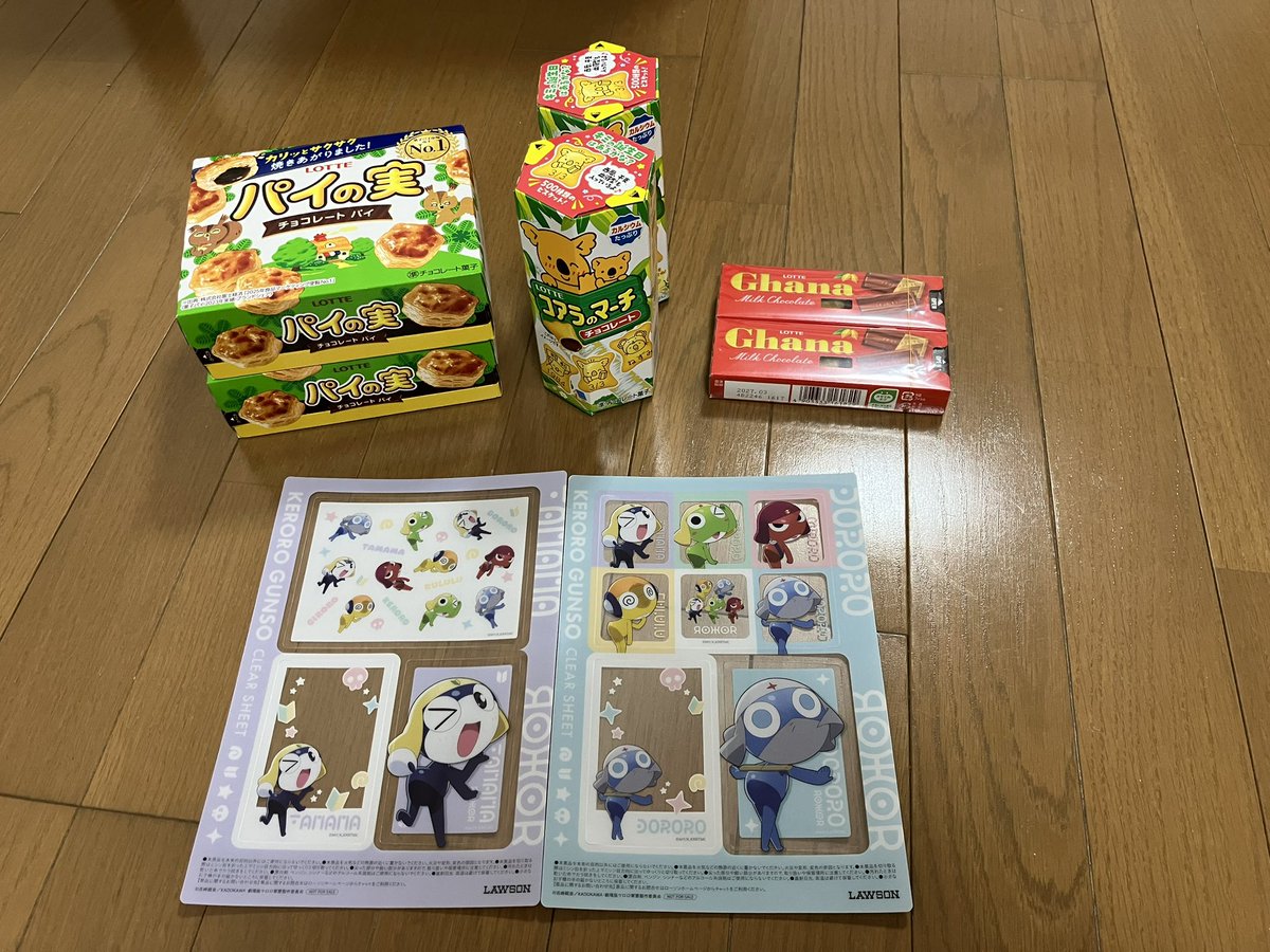 kbc_1999's tweet photo. 近くのローソンケロロ軍曹の一番くじやってなかったから対象のお菓子を買って推しのクリアシート手に入れてきた！
お菓子たちは仕事の休憩のおやつにします🍪 https://t.co/n1D5UfCxrA