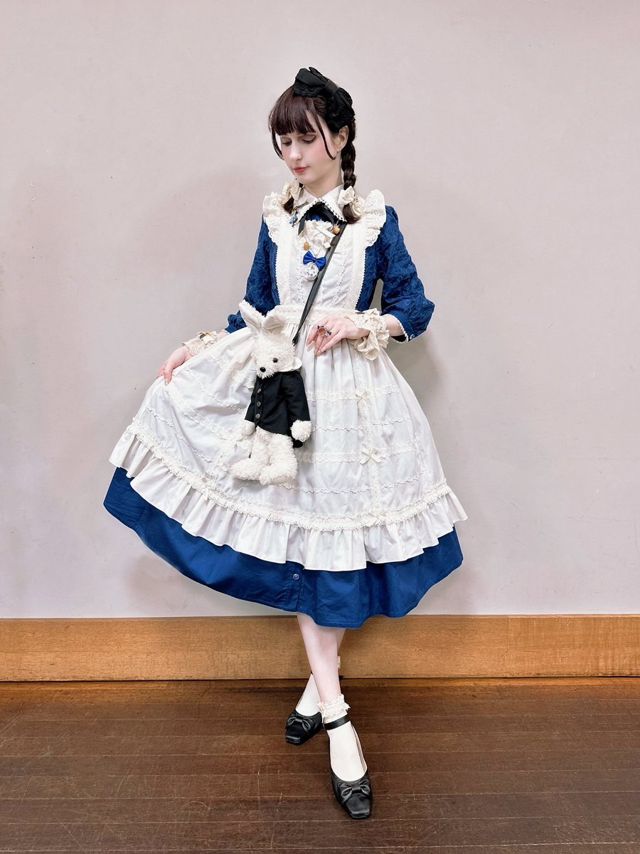 mintkismet's tweet photo. 今日の私服💙

アリスの日だそうだから、アリス風コーデだった🐇

ファッションショーの後で、髪型がちょっと変わった😂 https://t.co/QPXmNv1Ud9