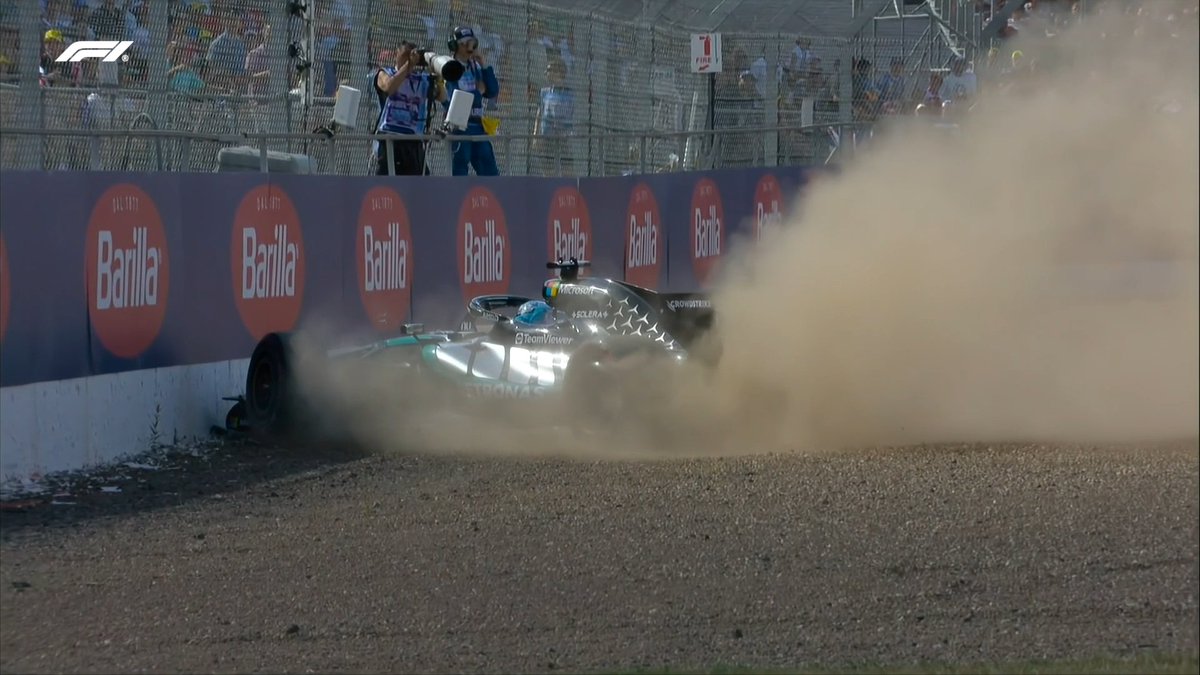 F1's tweet photo. Russell did lightly hit the barriers heading into Luffield 💥

He's managed to get going again and back to the pits for repairs 

#F1 #BritishGP https://t.co/kT3EH2OuZP