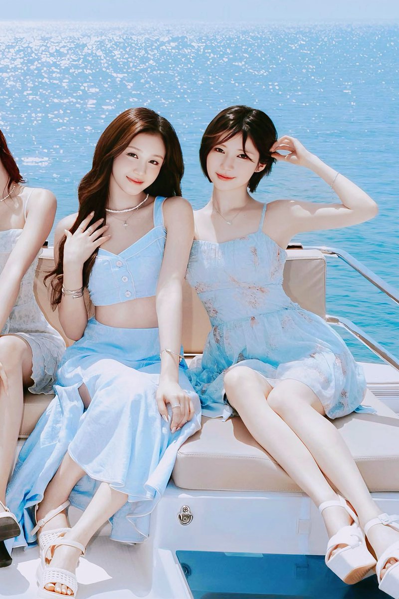 Mschaenie's tweet photo. Blue looks sooo perfect on them. Pharita anf Asa are truly Baemon’s princess 🫎🐰 https://t.co/JQpgt8wzao
