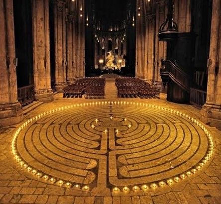 ProofofMaro's tweet photo. This is such a crazy coincidence, the polyimide film heaters I just ordered look identical to the floor of Chartres Cathedral built in 1194. Probably nothing. https://t.co/R7r51JuMOL