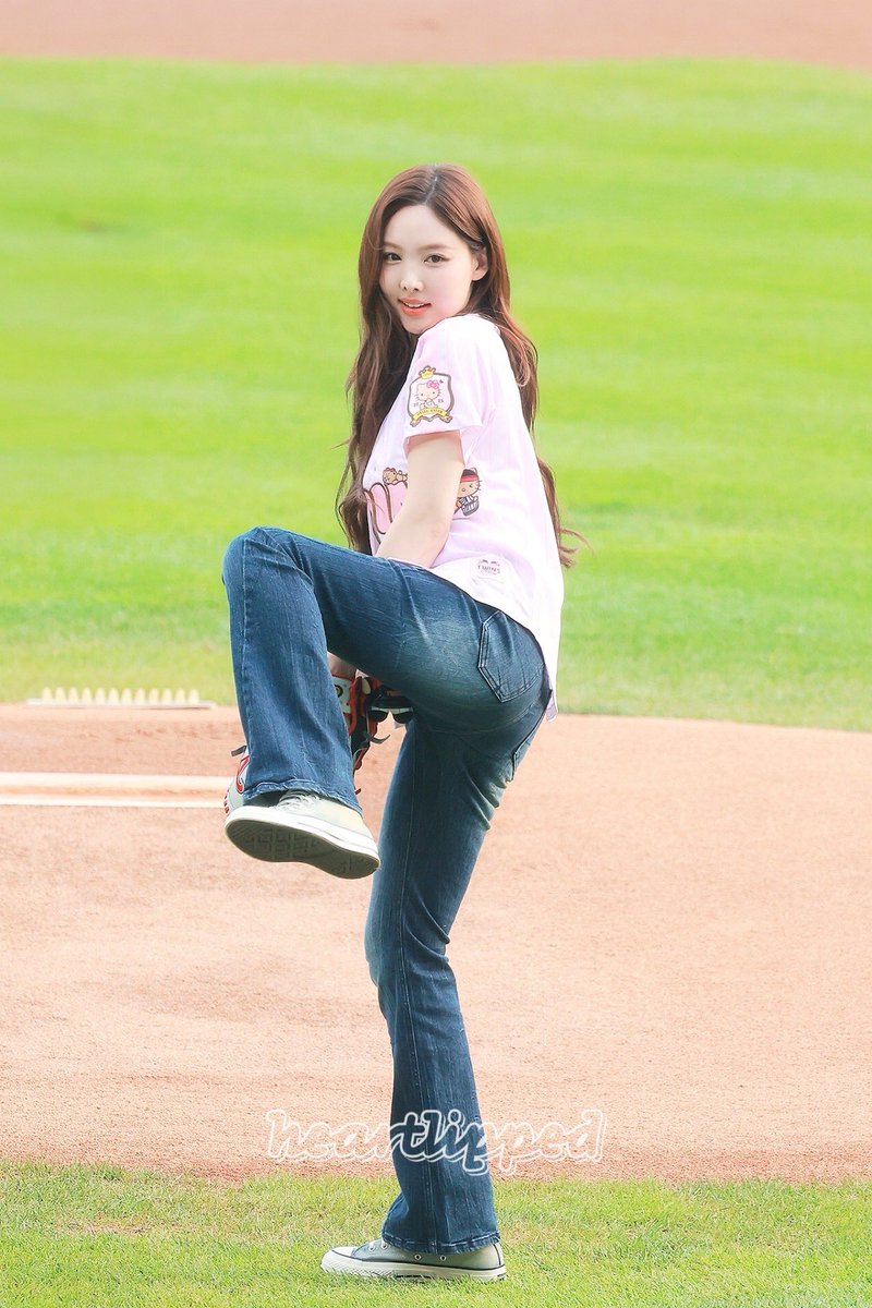 heartlipped's tweet photo. 260704 프리뷰 #나연 #Nayeon #ナヨン #TWICE https://t.co/3IfZ6Oe5mY