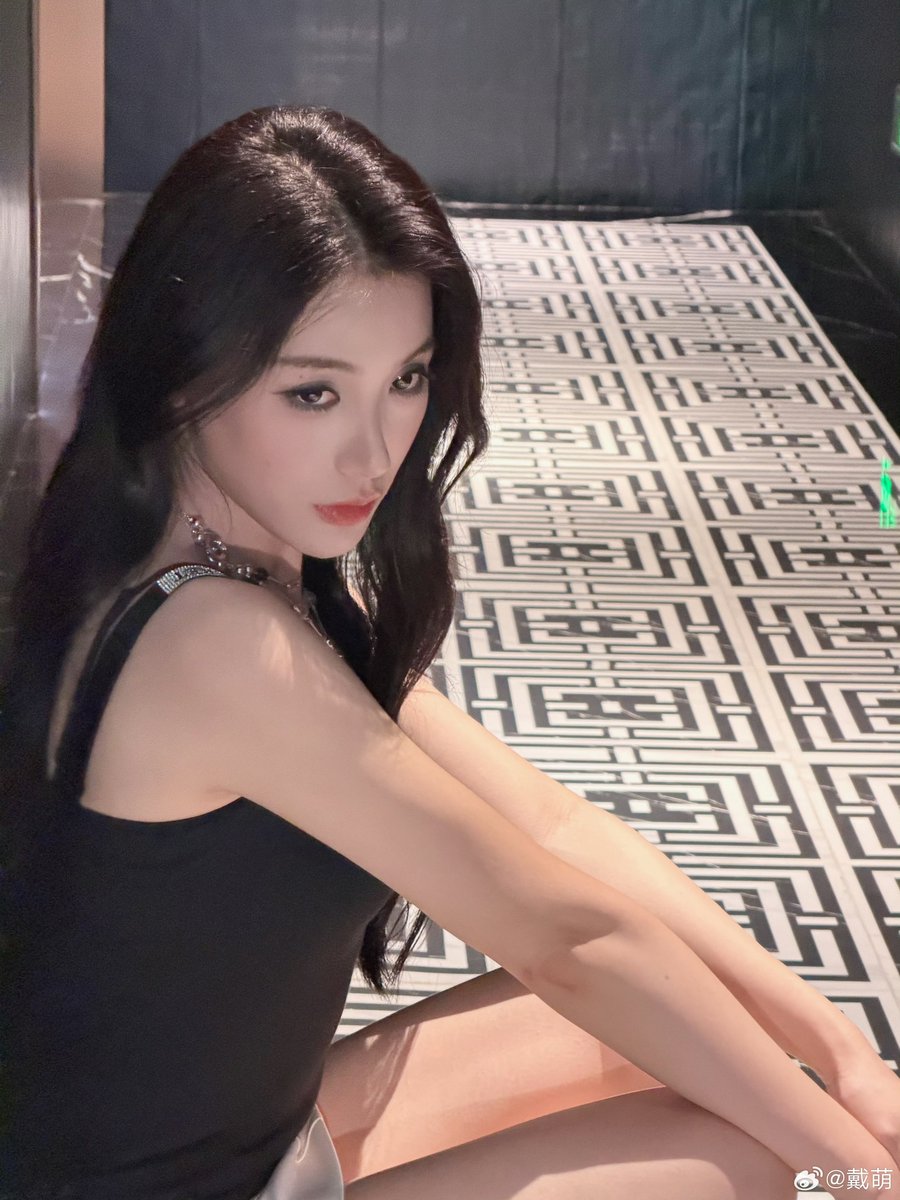 2_8DIAMOND's tweet photo. 💎 #WEIBO update 2026.07.04

你就是晴天 ☀️
https://t.co/NkjEPdAfbY

#戴萌 #DaiMeng #ダイモン #다이멍 https://t.co/kGqd2OTpwC