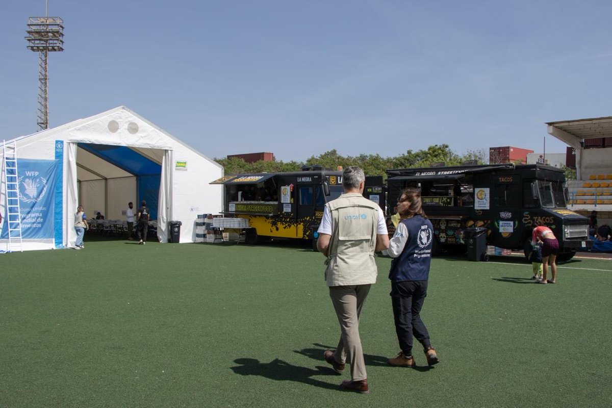 Roberto_Benes's tweet photo. Responder a una emergencia necesita trabajo conjunto
Así podemos asegurar a niños, niñas y familias acceso a servicios esenciales, alimento, protección y ayudar a reencontrar esperanza
Gracias @lenasavelli1 y @WFP_es por estar mano a mano con @uniceflac en respuesta en #Venezuela https://t.co/hNtqPBOFNZ