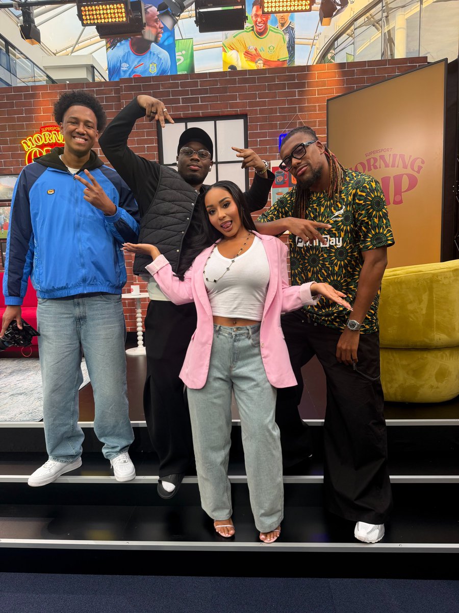 SirayahShiraz's tweet photo. Family on the show today 📺 @alexiwobi https://t.co/hezXVMQFBv
