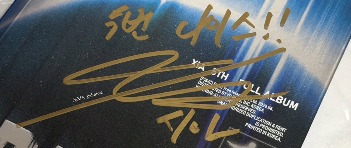 XIA_palmtree's tweet photo. 예스24 영통팬싸 [번외?편의 후기편]...

첫 번째 영통 마무리하면서 오빠한테 p.s 써달라고
요청한 문구가 있었고 오빠도 알겠다고 했었는데 
오늘 앨범 받아보니 그 문구가 바뀌어 있어요...¿
앨범 열어보고 순간 당황하기는 했지만 
너무 김준수 말투라 웃김 아ㅠㅠㅋㅋㅋㅋㅋㅋㅋㅋ https://t.co/EwI7LvMjOV