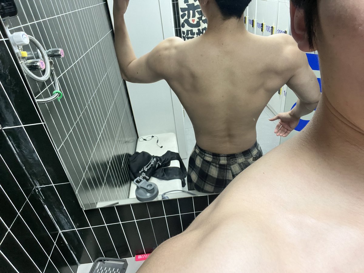 jinlin203520's tweet photo. 健身拍照不露脸
肯定建模不达标咯 https://t.co/0Sns12bR02