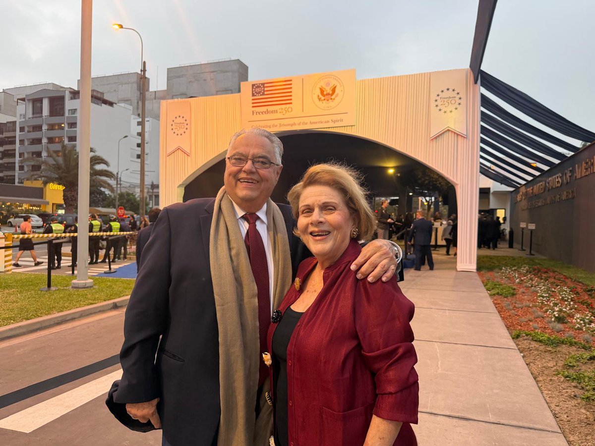 Chefpepin's tweet photo. ¡Qué honor celebrar el 4 de Julio en la Embajada Americana en Lima!

Fue muy especial, llena de buena compañía, amistad y el orgullo de compartir con personas que celebran los lazos que unen a nuestras comunidades.

Gracias por la cálida invitación y memorable celebración. https://t.co/1rcuSbG4x2