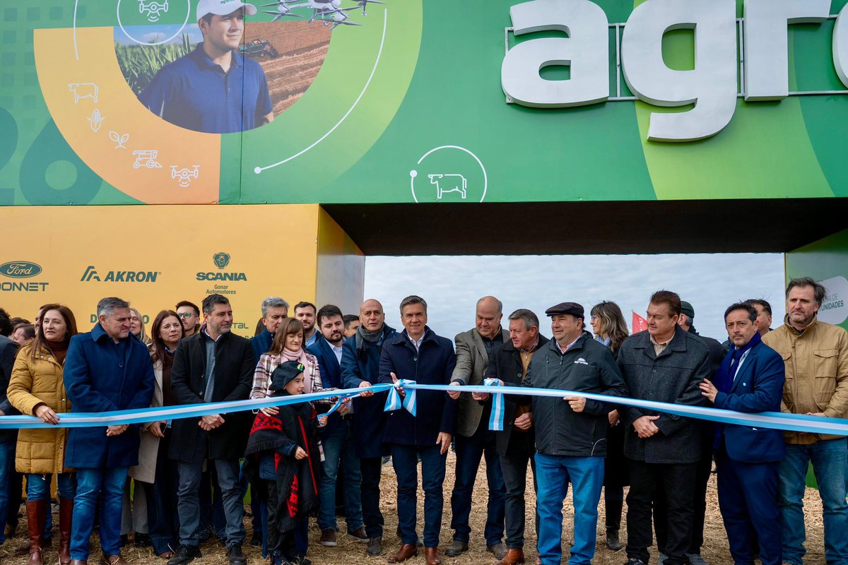 LeandroZdero's tweet photo. Toda la fuerza del sector productivo se vuelve a encontrar en una nueva edición de #Agronea, la exposición que refleja el talento, la innovación y el enorme potencial del Norte argentino. Seguimos acompañando con hechos, generando mejores condiciones para producir, invertir y crecer junto a quienes todos los días trabajan y apuestan por el Chaco. 👏🏼