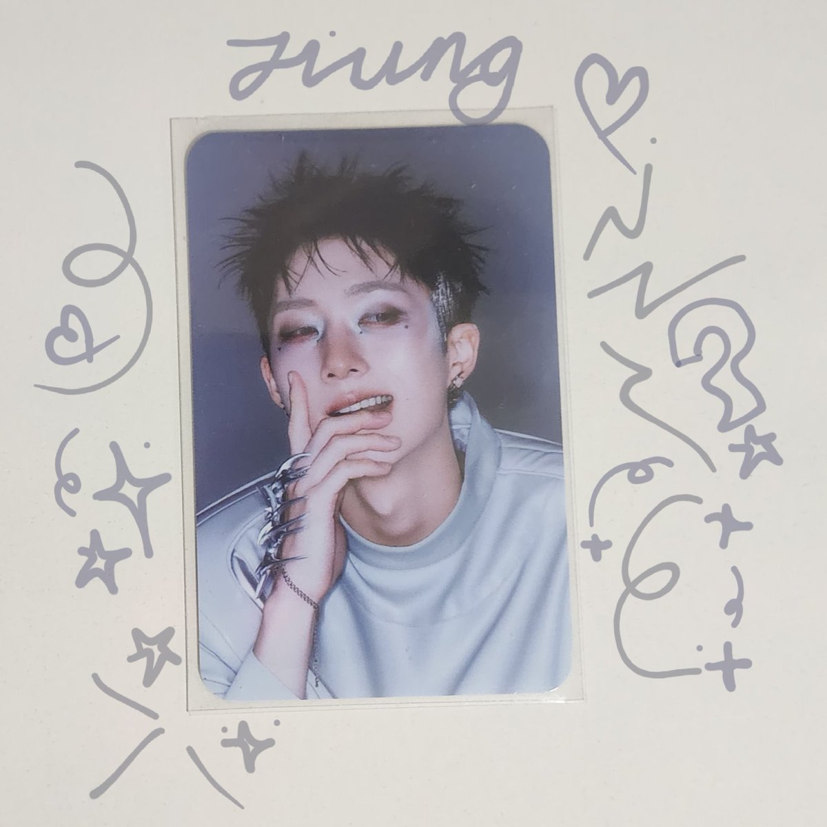 starlingmaki's tweet photo. p1harmony / p1h satis  💭💭
– flashli video atarimm isterseniz ><
– bugun satilirsa yarin kargoya veririm 
– jiung icin 150 , seob icin 180 diye deger verdi arkadaslarm eger cok ise uyarabilirsiniz konusuruzz 🫰🏻
#p1hsatis #piwonsatis https://t.co/cthWt0fDT9
