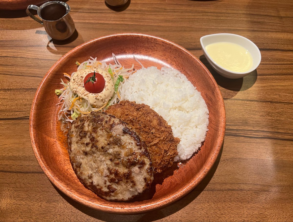 numanihisomu's tweet photo. 祝30歳❕❕いい加減茶色ばかり食べるのをやめます。この垢で30歳迎えると思っていませんでした。 https://t.co/WdsQNcxM1H
