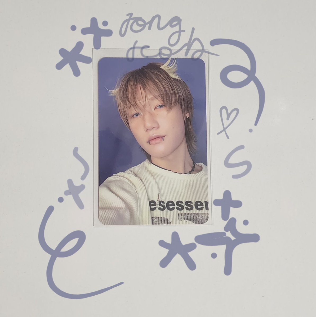 starlingmaki's tweet photo. p1harmony / p1h satis  💭💭
– flashli video atarimm isterseniz ><
– bugun satilirsa yarin kargoya veririm 
– jiung icin 150 , seob icin 180 diye deger verdi arkadaslarm eger cok ise uyarabilirsiniz konusuruzz 🫰🏻
#p1hsatis #piwonsatis https://t.co/cthWt0fDT9
