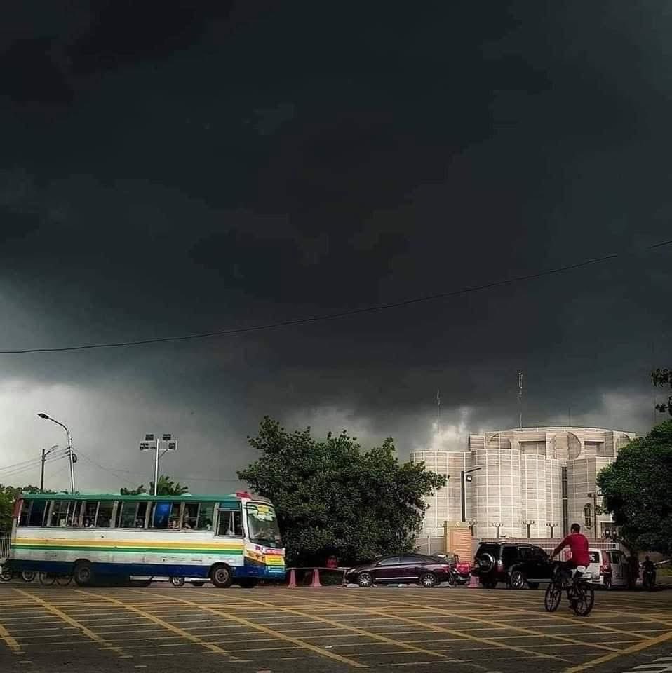thuqlxfe's tweet photo. I’m that type of person who loves weather like this🩶🌩️ https://t.co/pIPnSMoTz9