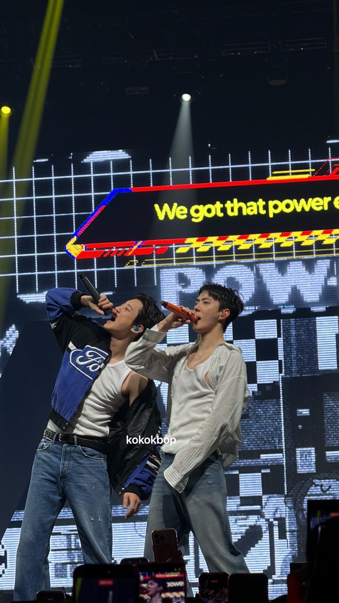 kokokbop's tweet photo. Sharing this EXO-SC moment earlier! 😎 https://t.co/aGuchZQ9as