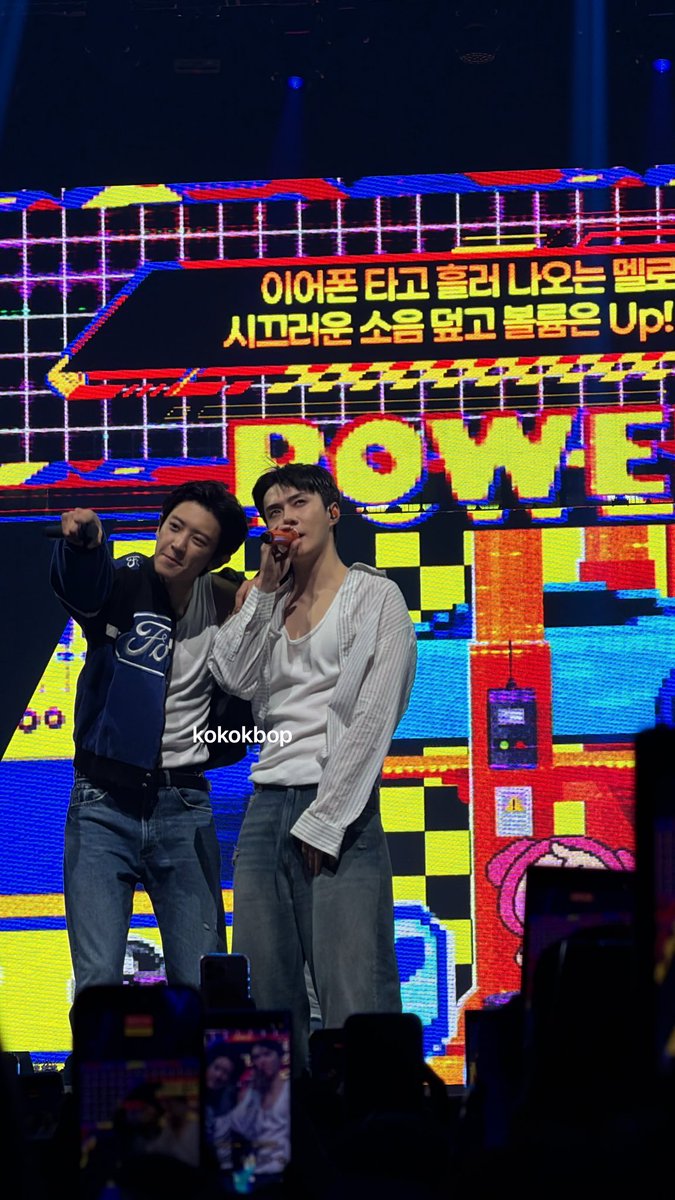 kokokbop's tweet photo. Sharing this EXO-SC moment earlier! 😎 https://t.co/aGuchZQ9as