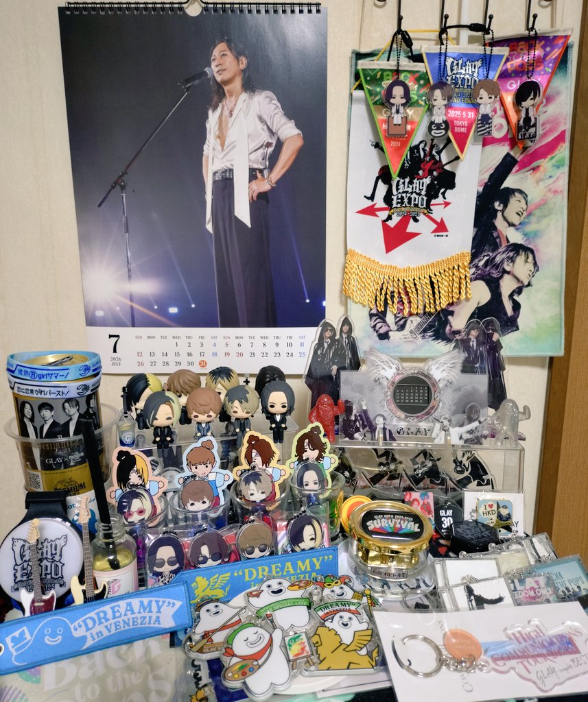 twi_twi_mococar's tweet photo. まだまだイタリアの余韻が抜けないまま7月に突入☀
今月のGLAYカレンダーは「GLAYを守ってくれたのはみんな」のTAKUROリーダー💚この言葉感動したなぁ🥹
今月末はGLAYの日&幕張メッセでのライブ🎶10年ぶりに幕張のライブに参加出来ることに感謝です🙏✨
#GLAY #GLAYの日 #GLAYDAY
#GLAYカレンダー2026 https://t.co/7M55SmhZzQ