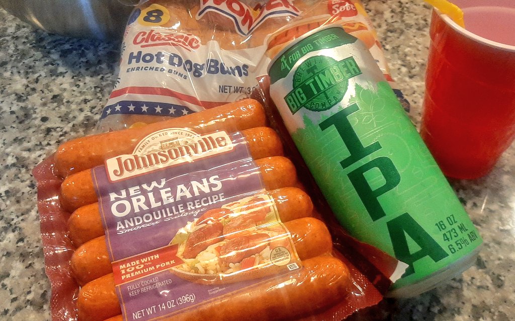 CourtyardBrew's tweet photo. Happy July 4th from Washington DC!

This West Virginia IPA is legit

The sausage was the best we could find lol https://t.co/p4eUUsvKH1