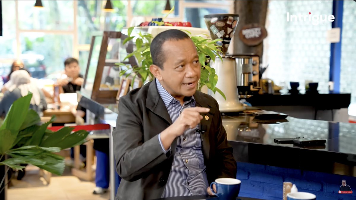 LambeSahamjja's tweet photo. 4 kriteria orang yang tidak boleh dilawan menurut bahlil:
- Jangan lawan orang yang berkuasa
- Jangan lawan orang yang punya ekonomi bagus 
- Jangan lawan orang yang punya jaringan bagus dan nyali yang bagus
- Jangan lawan orang gila https://t.co/0Fpc4gndGd