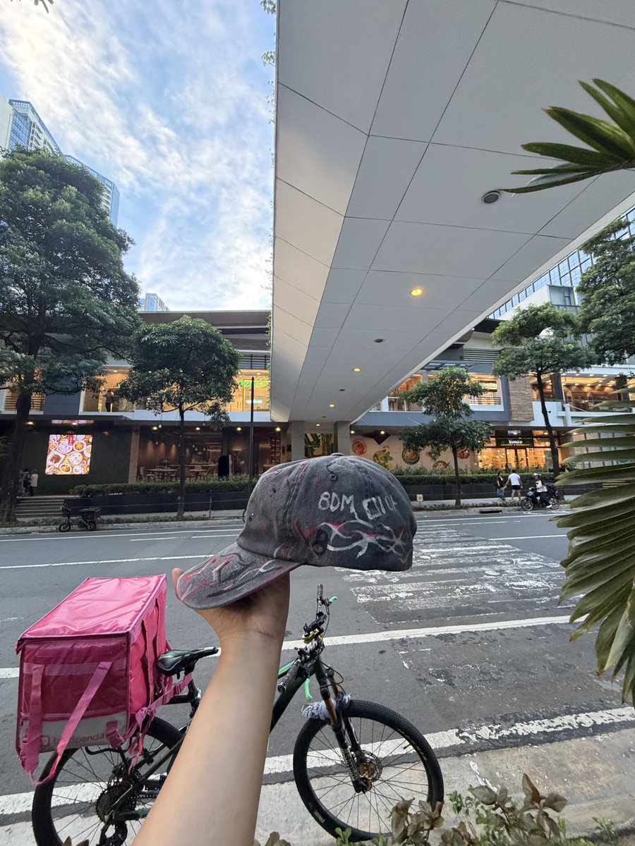 sound_of_rains's tweet photo. Can I flex my DIY #V8 cap?
#seventeen #세븐틴 #verhao #singasong https://t.co/wbhoraTVny