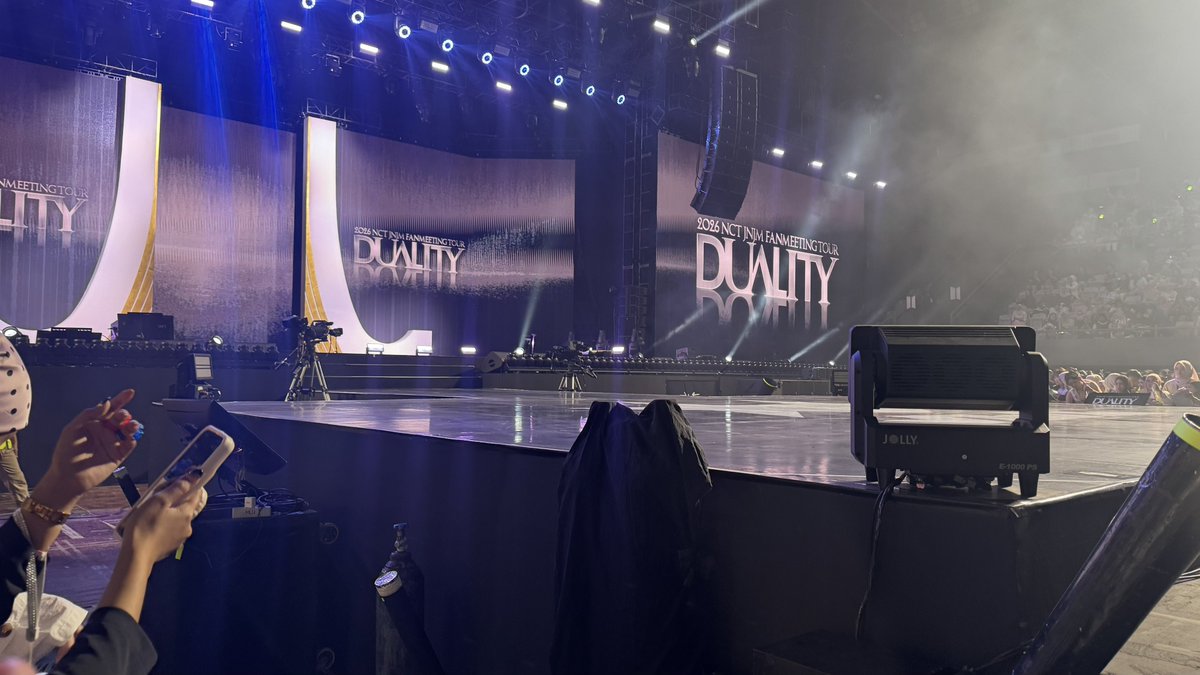 JJaddict_'s tweet photo. Best view!!!!!! Thank youuu so much 🥹🥹💚💚 @loudlyhyuck https://t.co/lBAVhuYjq9