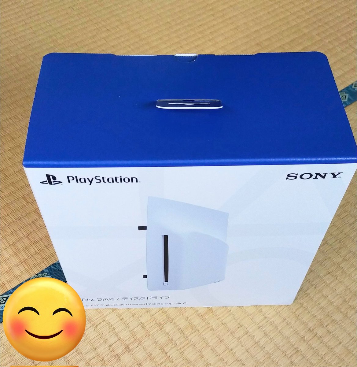 JohnnyW77362602's tweet photo. プレステのディスク版廃止を見据えて

ずっと考えてました。

棚の住人の
ソフトくん達⭐

プレステは
昔から故障しやすい
のはドライブ。

これは生産数も少なく予想しなくても
既に終了決めてるだろうから🥲
ゲオで新品予備を
ゲットしました。
新しい香りがする☺️
#PS5
#ソニー
#プレイステーション https://t.co/qlaxrTjRiN