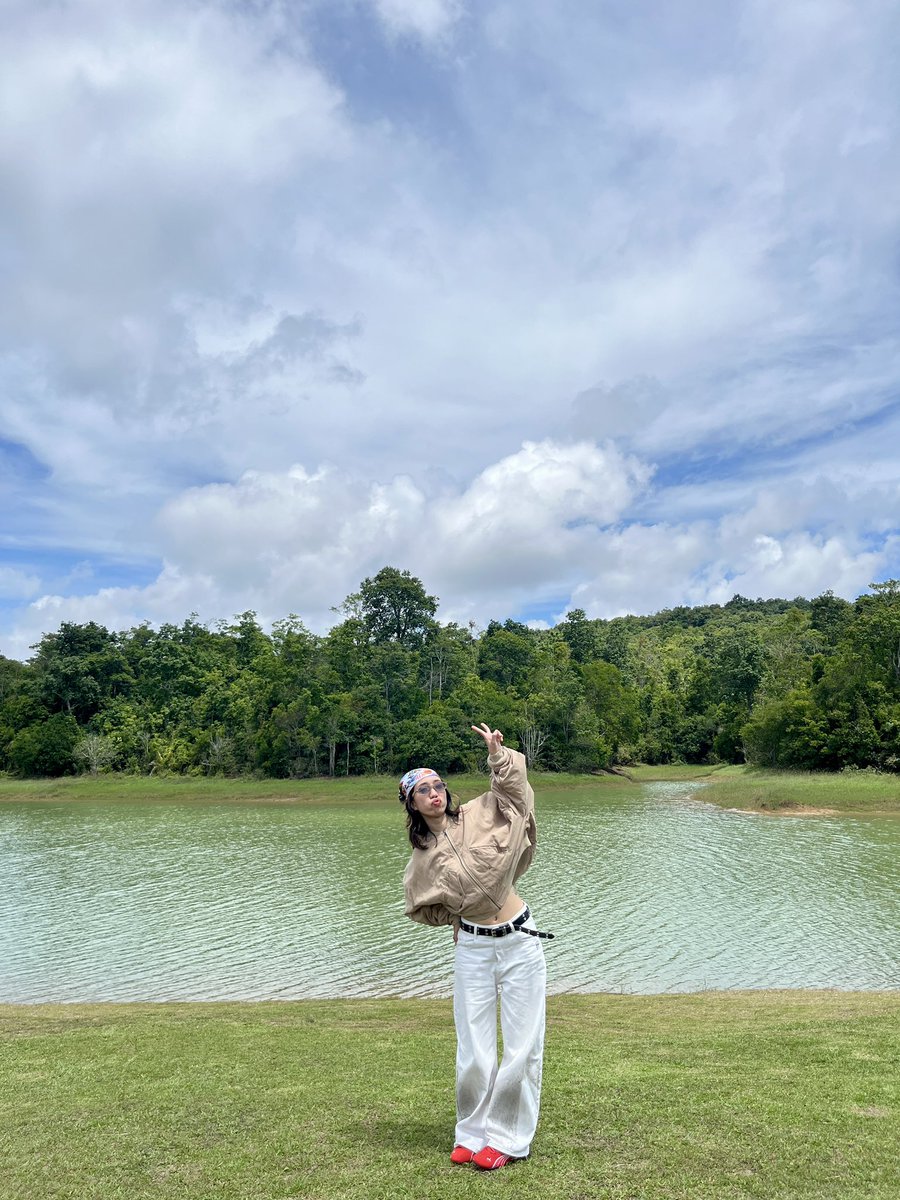 WEEWAP's tweet photo. บ้านนี้ขอแนะนำยีนส์ของ PROMTHONG ค่ะ ทรงสวยทุกรุ่นนน

https://t.co/4cHgTqYDo0 https://t.co/NSUqvu4Pr2