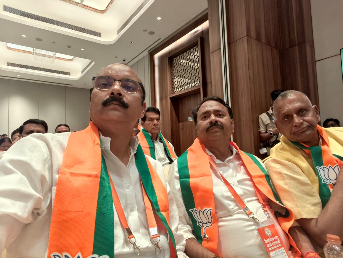 arunksagarbjp's tweet photo. आज लखनऊ में आयोजित भारतीय जनता पार्टी की अत्यंत महत्वपूर्ण 'सांसद-विधायक बैठक' में सहभागिता की।

​बैठक मा. राष्ट्रीय अध्यक्ष श्री @NitinNabin जी की अध्यक्षता तथा मा. मुख्यमंत्री श्री @myogiadityanath जी, मा. राष्ट्रीय महामंत्री (संगठन) श्री @blsanthosh जी, (1/2) https://t.co/hIgXOcVeiL