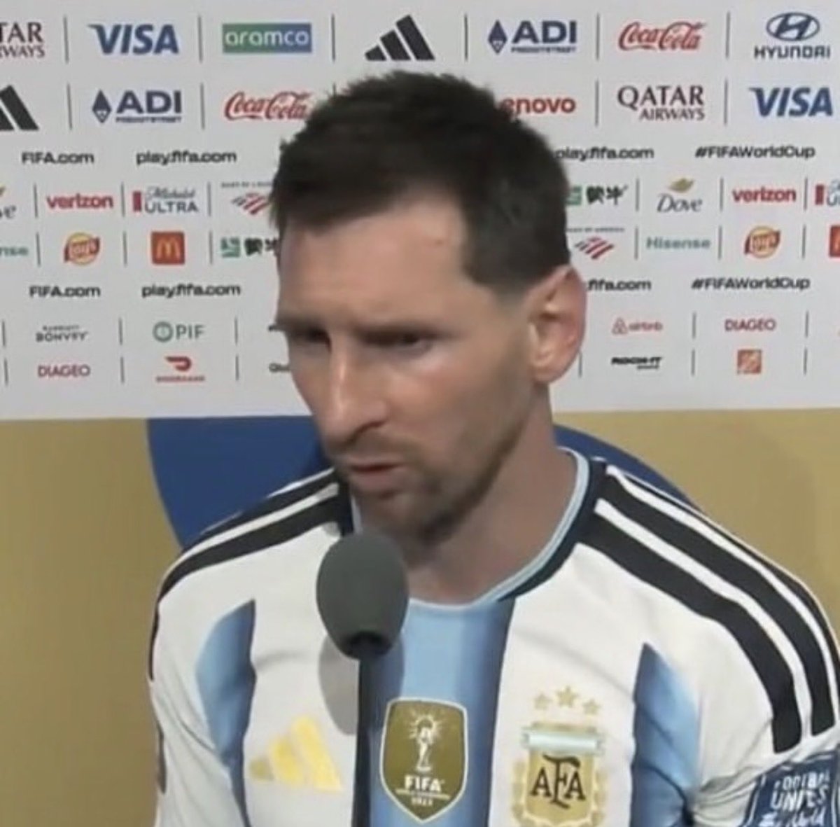 Molly_AFC's tweet photo. 🚨🚨💣 Lionel Messi on Lisandro Martínez after Argentina beat Cape Verde 🇦🇷🩵🤍

🎙️ Reporter: “Leo, everyone’s talking about your goal and your performance today. How happy are you with how you played?”  

🗣️ Messi: “Forget my goal 😅 I’d rather speak about Lisandro. People only focus on goals, but football is way more than that ⚽🧠.  

Lisandro was outstanding tonight 🔥. He tackled hard 💪, won every battle, and whenever Cape Verde tried to get going, he shut them down 🚫.  

He even set me up beautifully 👟✨. That’s what makes him special, he’s not just a defender, he launches attacks with smart decisions and bravery 🧱➡️⚡.  

Guys like him make life so much easier for the rest of the team 🙌. Sometimes the MVP isn’t the one who scores. Sometimes it’s the one who gives the whole squad belief from the back 🛡️❤️, and that was exactly Lisandro tonight.”