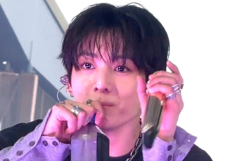 lovrgukie's tweet photo. freshly out of the cute factory https://t.co/srb3JOdGuK