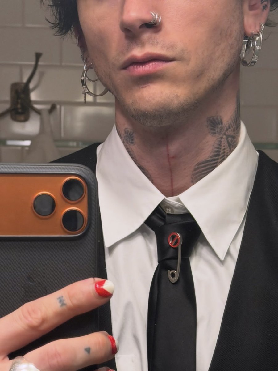 rushinmyveins's tweet photo. the details go absolutely crazy and those lips oh my ❤️‍🔥❤️‍🔥 https://t.co/FivKs9eMdR