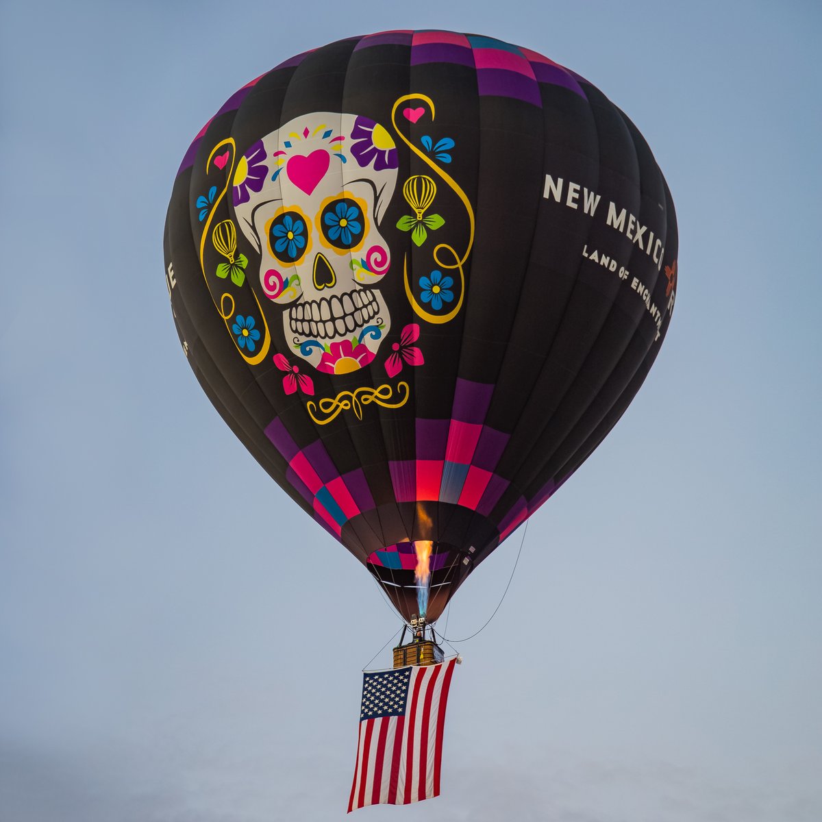 balloonfiesta's tweet photo. Happy 250, America! 🇺🇸 🎉🎈

Our flag has been carried by many balloons and pilots over the years, but today we're celebrating with home-grown, New Mexico pride 💛❤️🤍💙 https://t.co/70VHswEziJ