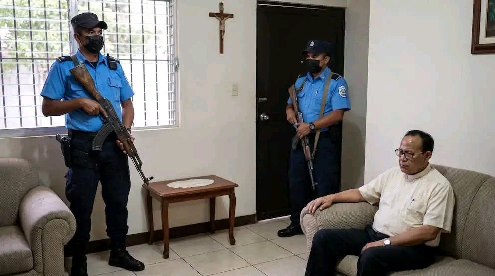 jarquin_norman's tweet photo. #Nicaragua 
#Estelí 
La situación de nuestra Iglesia Católica 🇻🇦 perseguida por la dictadura terrorista del izquierdista Daniel Ortega en Nicaragua es difícil. 

Nadie más que los Estados Unidos 🇺🇸 bajo el liderazgo del Presidente 45-47 Donald J. Trump puede hacer algo para detener la persecución, pero para eso se necesita tener influencia política en Washington D.C 

Los izquierdistas que "dirigen" la oposición en Nicaragua son enemigos del Presidente Trump algo que agrava más la situación, el Vaticano no puede hacer absolutamente nada, mucho menos el Consejo Episcopal Latinoamericano y Caribeño para que el Vaticano pueda lograr algo el Papa León XIV o el Cardenal Pietro Parolin tienen que solicitar la ayuda a Donald Trump, pero el Vaticano decidió alejarse de Washington D.C para ponerse del lado de quines destruyen el mundo 🌎 

Urge casi que de emergencia nuevos actores políticos comprometidos con la Patria, lideres que verdaderamente tengan el interés de la liberación del país, para expulsar a la izquierda terrorista. 

Líderes que no distancien el país de los aliados más importantes como es Estados Unidos 🇺🇸 país que es el principal promotor de la libertad 🗽 

Los Nicaragüenses ya no podemos continuar siendo manipulados por delincuentes políticos tradicionales de hace 50 años, no podemos seguir siendo engañados por su enjambre de medios de manipulación en nombre del periodismo independiente. 

Mientras eso sucede, la dictadura terrorista del izquierdista Daniel Ortega acaba con lo que todavía nos queda de país, mientras los que dicen ser dirigentes opositores se llenan las bolsas con jugosos salarios siendo directores de ONGs 

Nuestros exiliados viven el día a día, aveces sin comer, luchando contra enfermedades terminales, sufriendo sin poder ver a sus seres queridos muchos de ellos partiendo de este mundo.

Por esa razón Washington D.C el Partido Republicano, sus autoridades deben enfocar la diplomacia, presión económica y militar contra la dictadura de Daniel Ortega antes que sea noche, porque tarde, tarde ya lo es.

También las democracias de la región deberían  ejercer más presión política, alertar del peligro en la región, un peligro terrorista que emana desde Nicaragua país secuestrado por una dictadura. @CarinesMoncada @SaraCarterDC @ElsaMorejon @Nicapublican @FloresJudith7 @SaraCarterDC @pmarcelopez @EntrelineasNoOf @DeputySecState
