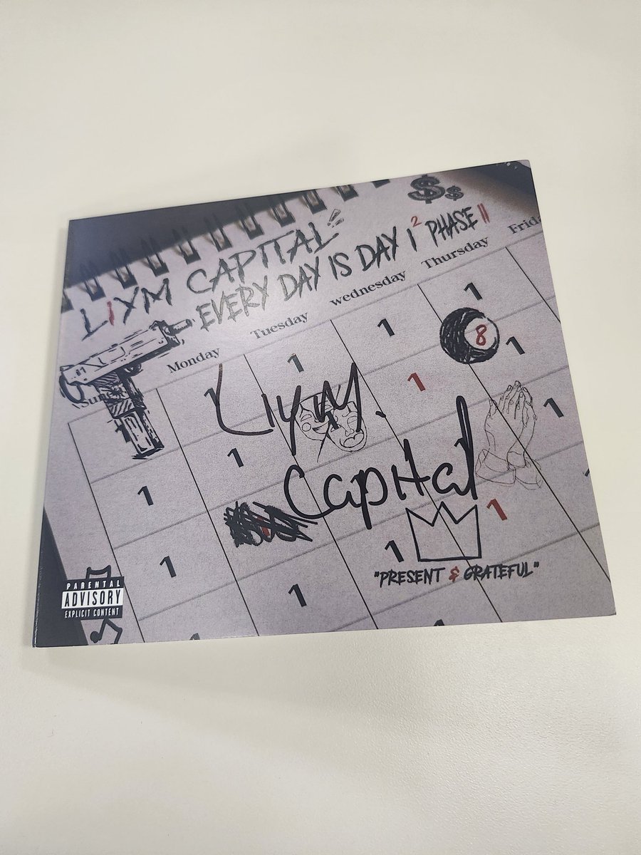 jubei208's tweet photo. @LIYMCAPITAL SIGNING MY #CD OF #EVERYDAYISDAY1PHASEII THAT I BROUGHT WITH ME THURSDAY NIGHT FOR @VDONSOUNDZ &amp; FRIENDS SHOW IN #BROOKLYN AT #THEMEADOWS

HOSTED BY @SamBuckedUp &amp; #1000WORDS

🫡 #VDON

#LIYMCAPITAL @The17thCipher #THE17THCIPHER #VDONANDFRIENDS #HIPHOP #NYC #WIKIHHDG https://t.co/zriMtxEEUR