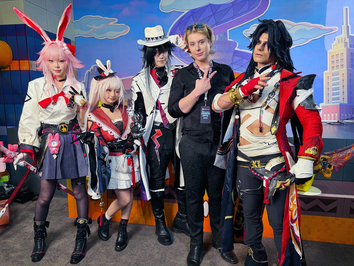 DamanMills's tweet photo. Met up with some friends in Planarcadia. 🔥🗡️ #blade #mortenaxblade https://t.co/WJ47F5UBY9