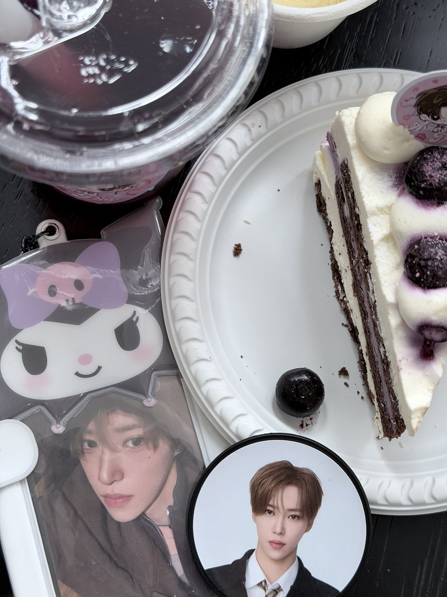 Prooodeoxy's tweet photo. 🐍🍰
很多人爱你🥰
#HAPPY_ARNO_DAY https://t.co/8CkAlPptii