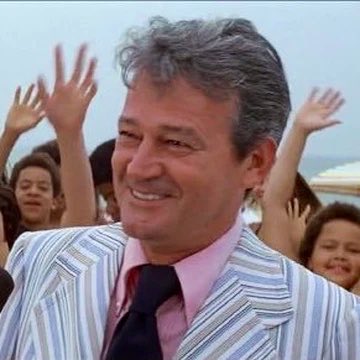 jawscast75's tweet photo. As you see, it's a beautiful day, the beaches are open and people are having a wonderful time! 😂😂 #Jaws https://t.co/tU3EUdRXJM