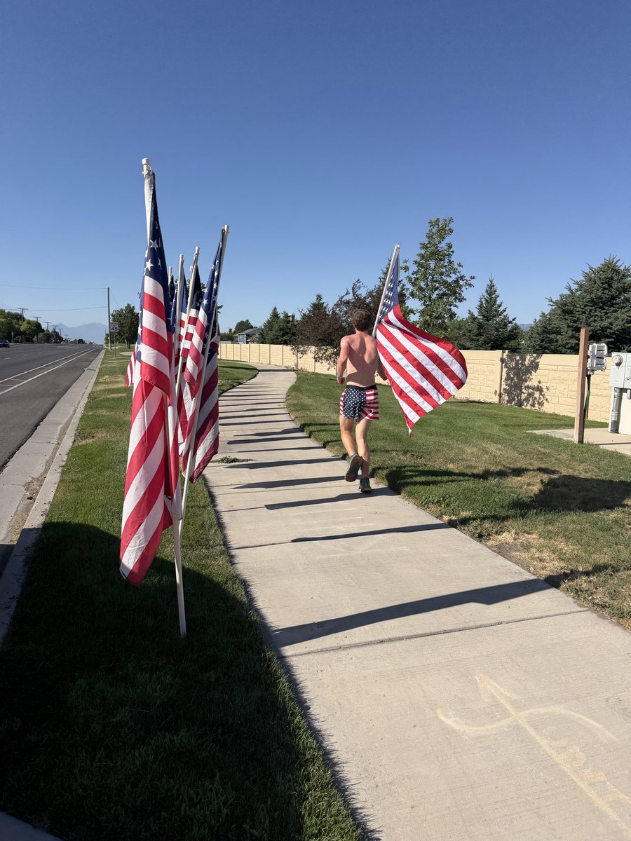 MagazineMa37006's tweet photo. Distributing some Mountain &amp; Main in Alpine, Utah and check out this patriotic themed jog! 🇺🇸 Happy 250! https://t.co/ZN0Q3VW72I